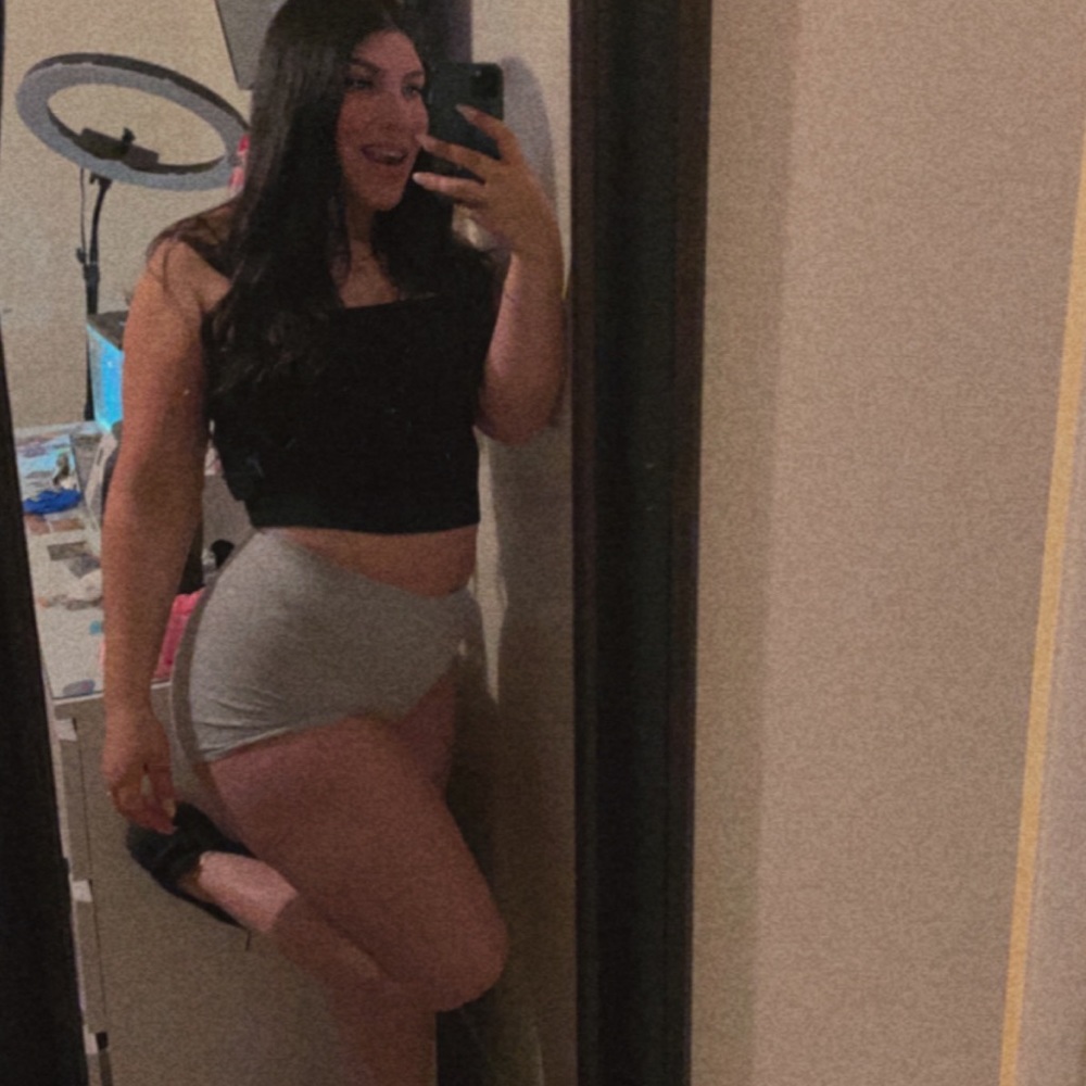 Meet your Posher, Monica